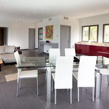 By Signoria Villa Lumio (Corsica)